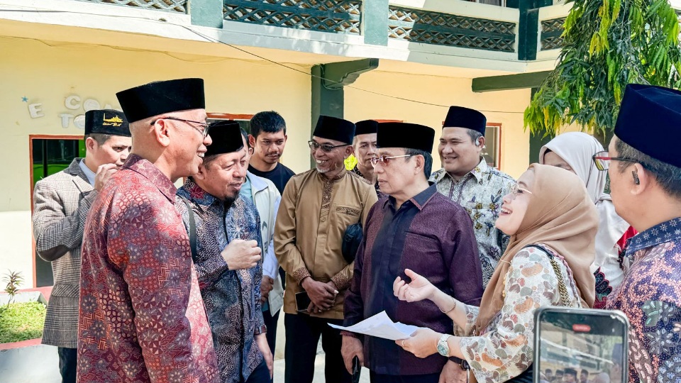 creator: gd jpeg v1.0 (using ijg jpeg v62), quality = 90?