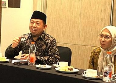 creator: gd jpeg v1.0 (using ijg jpeg v62), quality = 90?