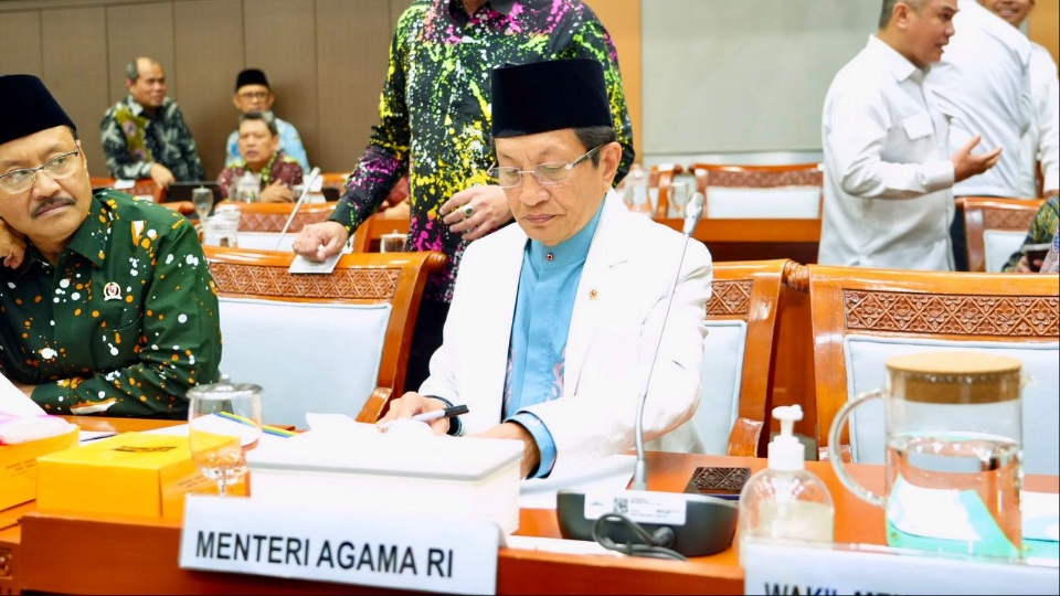 creator: gd jpeg v1.0 (using ijg jpeg v62), quality = 90?