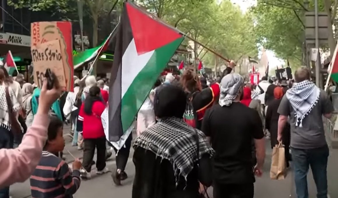 Aktivis Prancis Mendesak Macron Hentikan Kerja Sama Militer dengan Israel