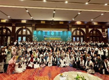 d9b401d304f88cce37a5b190edc2cf4a gambar