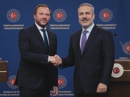 para menteri luar negeri dari negara negara mayoritas muslim di istanbul pada hari senin (1)